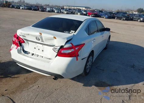 2017 Nissan Altima 2.5 S z USA, uszkodzony, nr VIN 1N4AL3AP0HN354291
